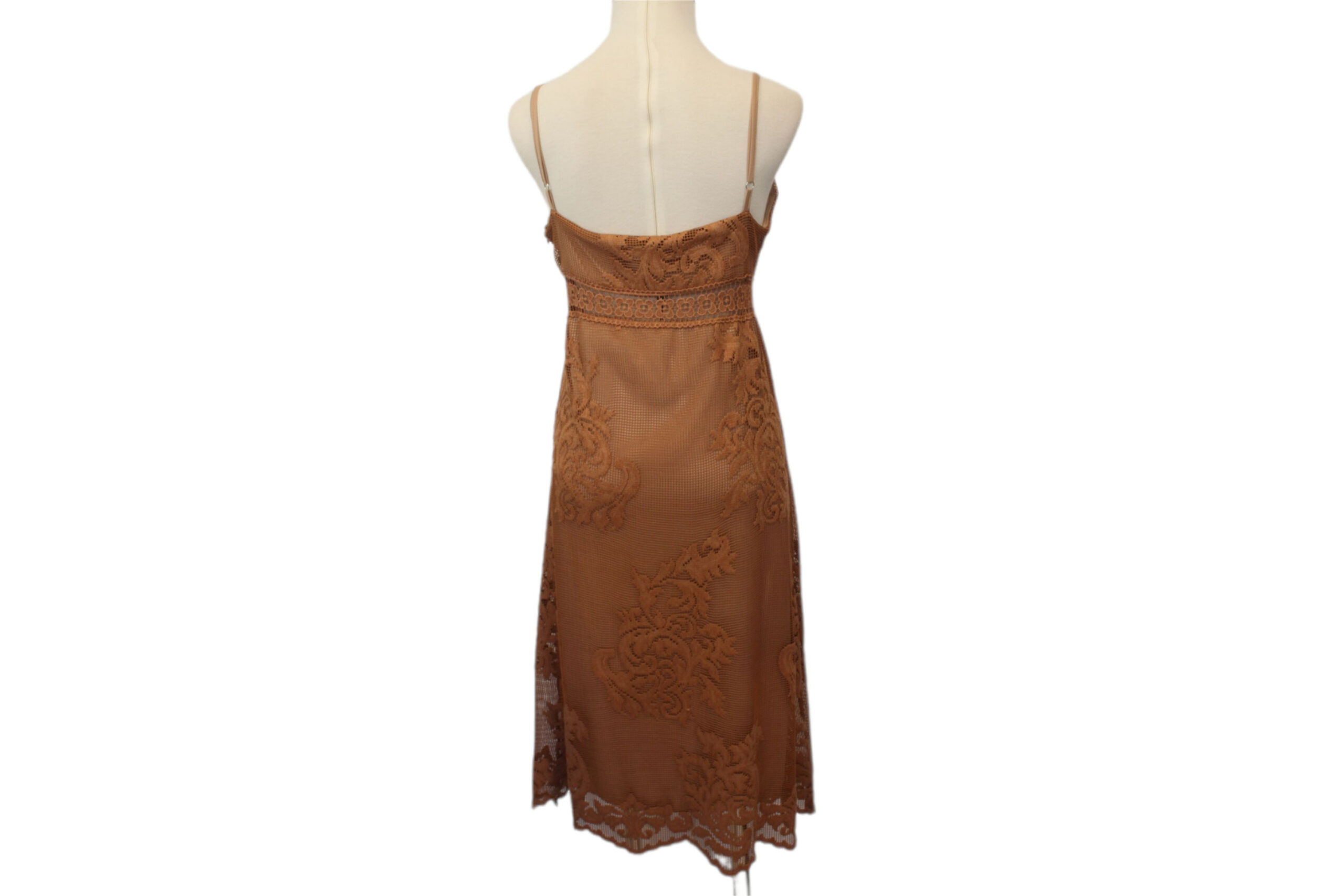Vestido bordados en tonos marrones